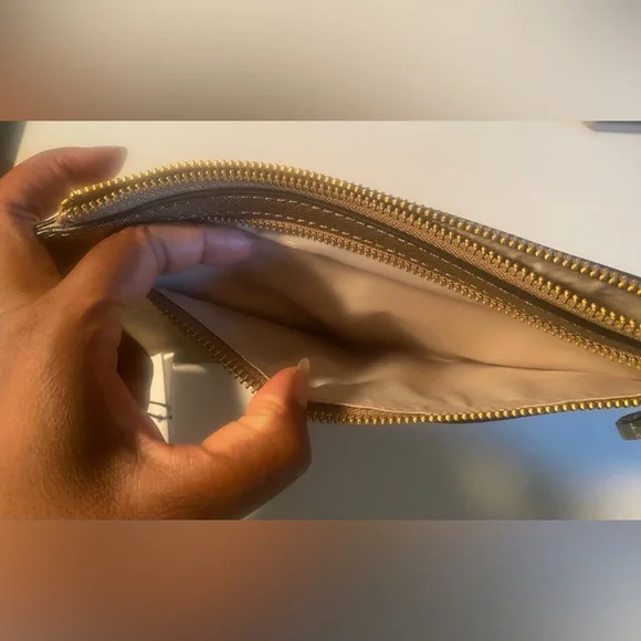 CALVIN KLEIN Wristlet. NEW. Bronze metallic color with Gold hardware. - Picture 5 of 9